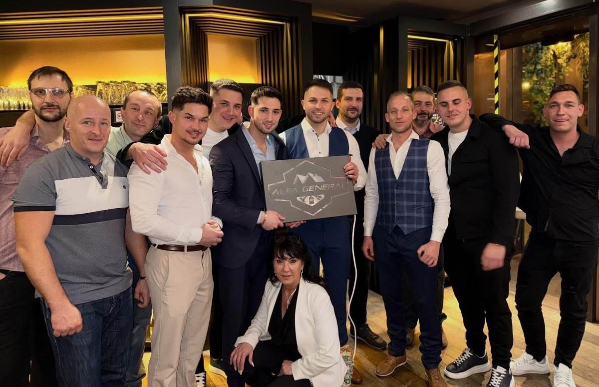 Az Alfa General teljes csapata egy közös eseményen