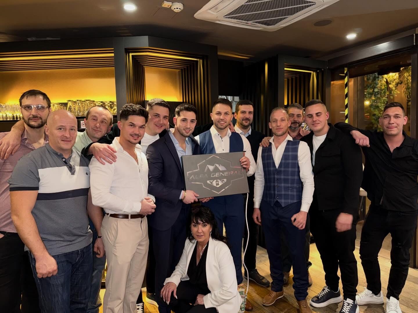 Az Alfa General generálkivitelező csapata: projektvezetők, szakági vezetők és a vezetőség egy közös eseményen